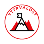 Ikona vytrvalosti - symbol A na hore s červeným kruhom a nápisom PERSISTENCE. Vyjadruje schopnosť zdvihnúť sa, hľadať novú cestu a pokračovať napriek prekážkam.