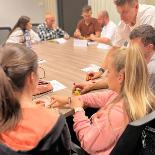 studenti se učí pomocí lega