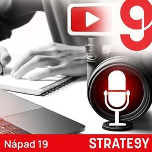 Nápady na podnikání - Mladá žena píše blogový článek na laptopu – podnikatelský nápad pro tvůrce.